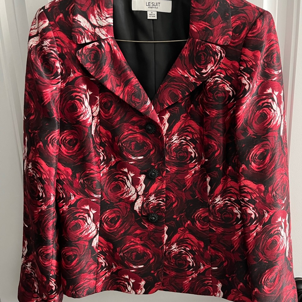 Le Suit Women's Red Rose Floral Jacket and Skirt